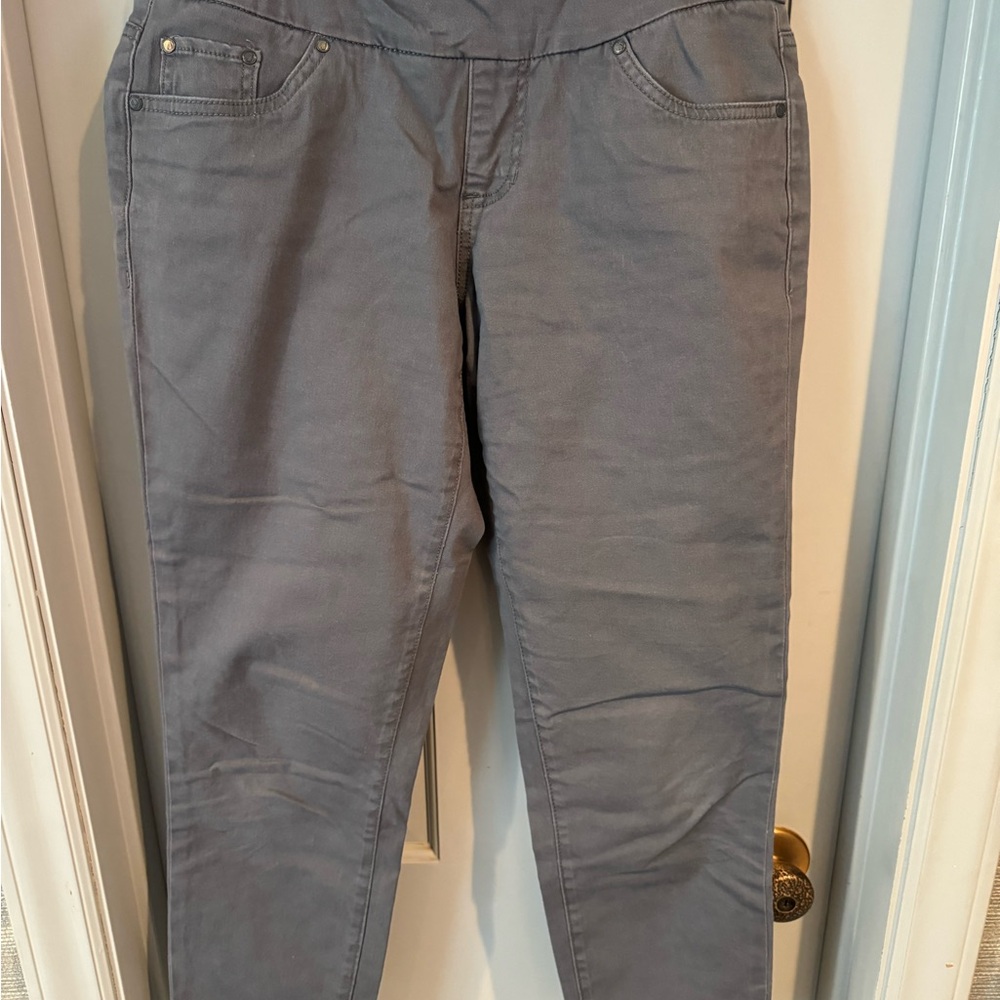 Jag cropped pull on jeans. Ladies gray size 6